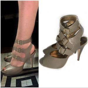 Cynthia Vincent 8 Gray Stiletto Heel Adele Buckles